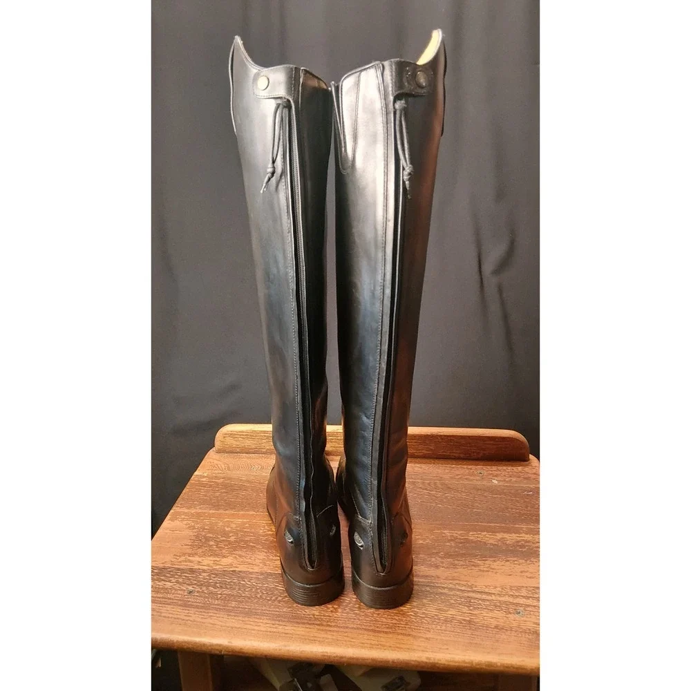 Ariat tall field